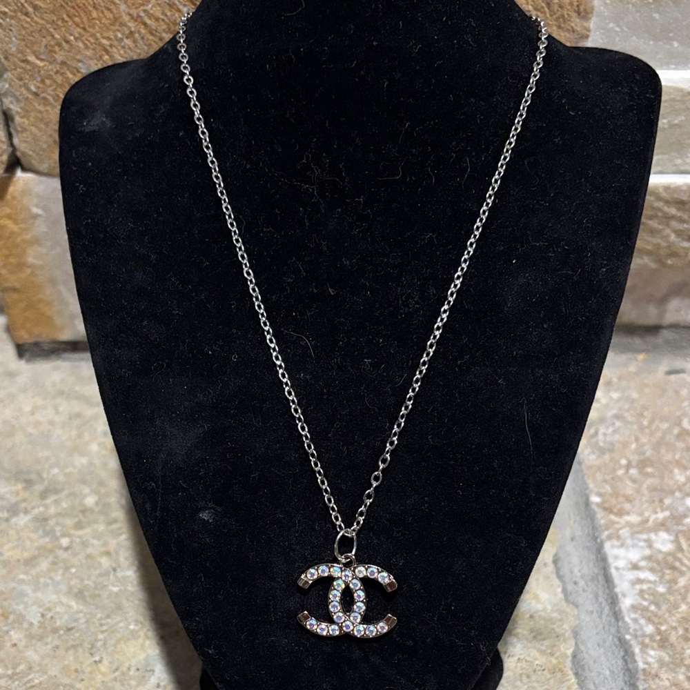 Elegant Silver Necklace with a Iridescent Crystal CC Pendant